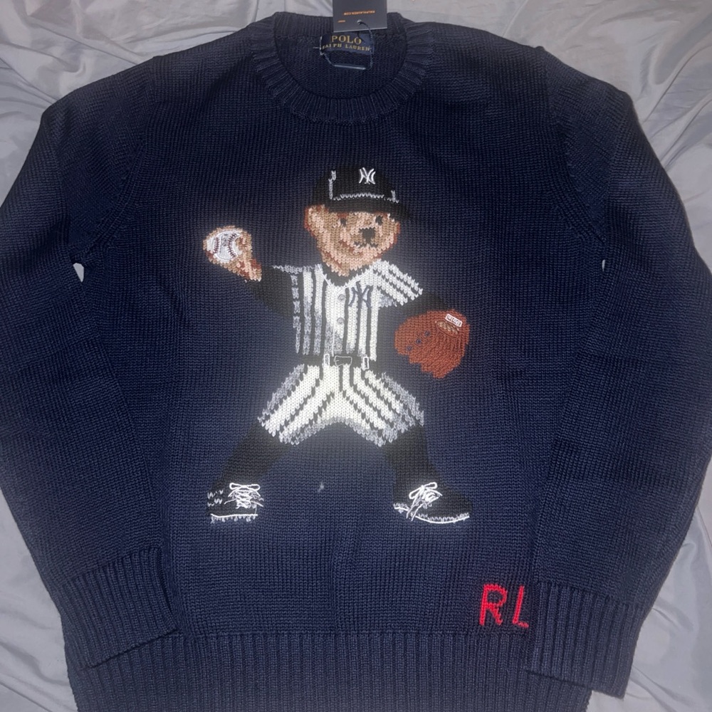 Women's Polo Ralph Lauren New York
Yankees navy sweater